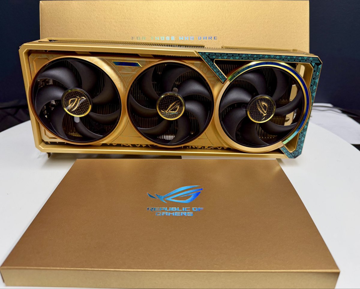 This ROG Astral Dhahab Edition is insane.