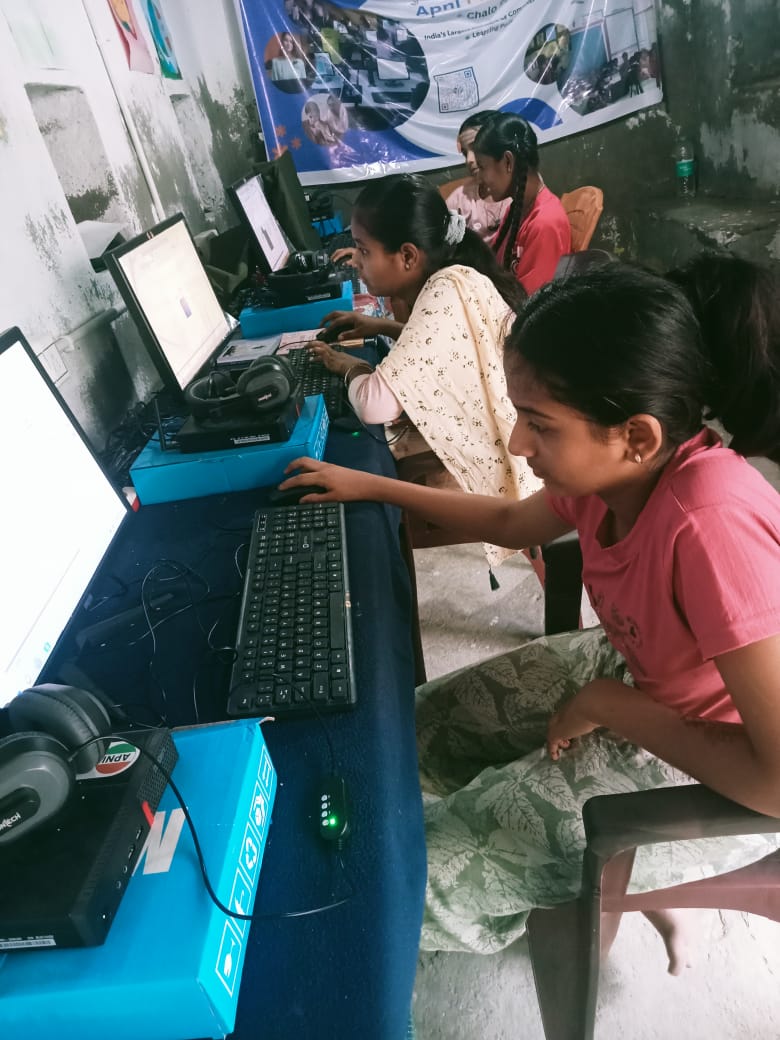apnipathshala_'s tweet image. Ningamma Sagar POD: students are learning on computers with hands-on practice. They build typing speed, use the internet safely, and help one another. Step by step, their confidence grows.

 visit: apnipathshala.org

#ApniPathshala #DigitalLiteracy #POD #GirlsInTech