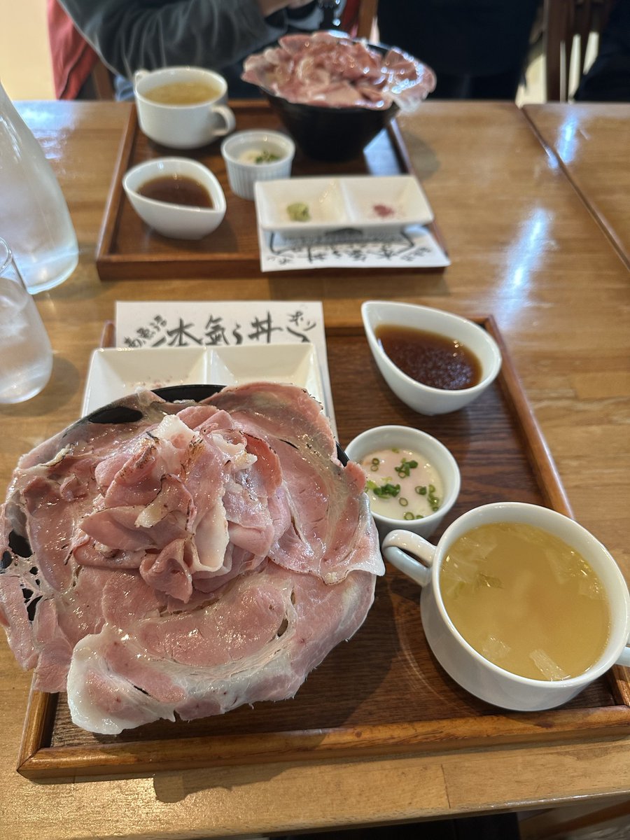 cosmos50501's tweet photo. 新潟は晴れている
本日の本気丼はローストポーク https://t.co/gpXGVTj4y8