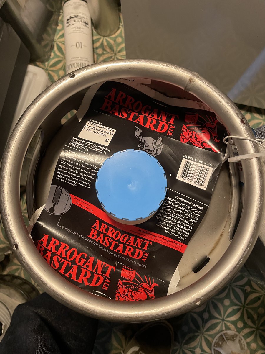 bar_hetayoko's tweet photo. #craftbeer
Arrogant Bastardが5番に繋がりました!!
時代と逆行のめっちゃカラメルモルティなうんまいやつ〜!!
アメリカンストロングエールです!
今時アメリカンストロングエールて!!
うまいっすよ!!
もう店でアレコレしてますので何時でもどうぞ〜(´∀`)
#islaywhisky
#absinth
#神戸 https://t.co/LWjWnPmYYT