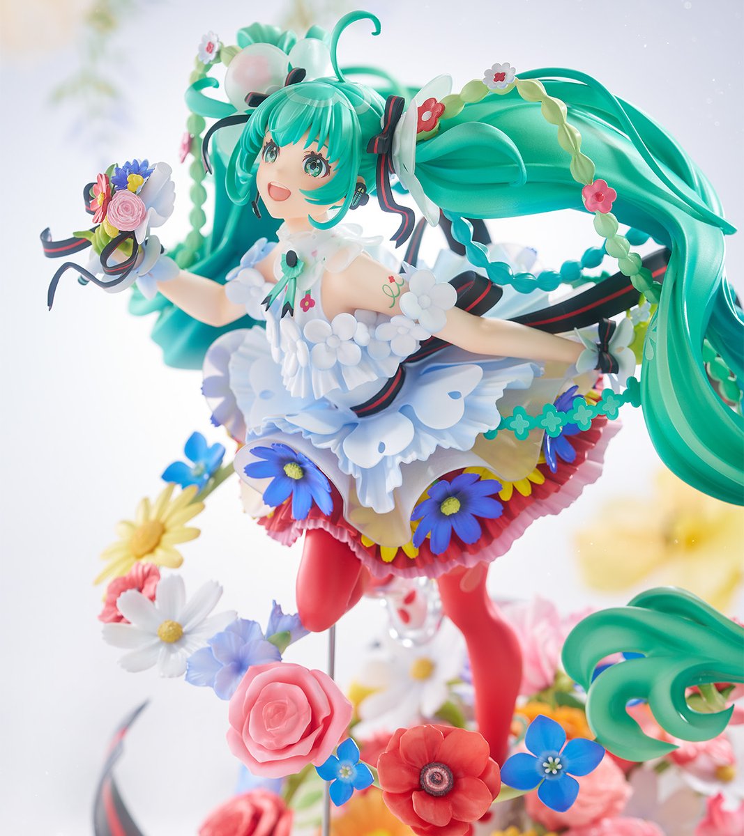 gsc_goodsmile's tweet image. 📸平面から立体への再構築📸

真上からの構図のイラストを立体へ再構成。
一つ一つ丁寧に調整し、どこから見ても自然なポージングと見映えの良さを実現しました。

グッスマ公式ショップでの購入で
日本国内へは送料無料でお届け🚚
goodsmile.link/gUi8CG

#初音ミク #HatsuneMiku
#グッスマ