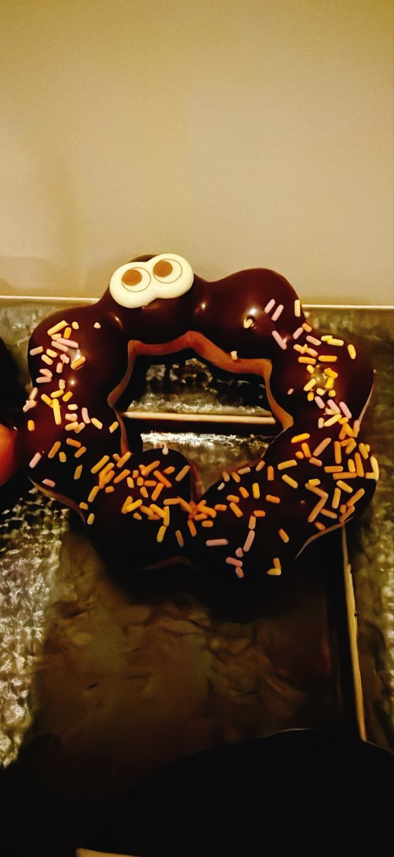 spiel14's tweet photo. 阿佐ヶ谷にある「ミスタードーナツ」さん

#トリックオアドーナツ

◆衝撃⁉︎焼きチョコブラックサンダーキャット
ネットオーダー限定

◆ブラックサンダー＆エンゼル
◆ポン・デ・チョコデビル
◆ポン・デ・エンゼル

#ミスタードーナツ #ミスド
#misdo
#テイクアウトグルメ
#阿佐ヶ谷グルメ https://t.co/mvCuYrmDRg