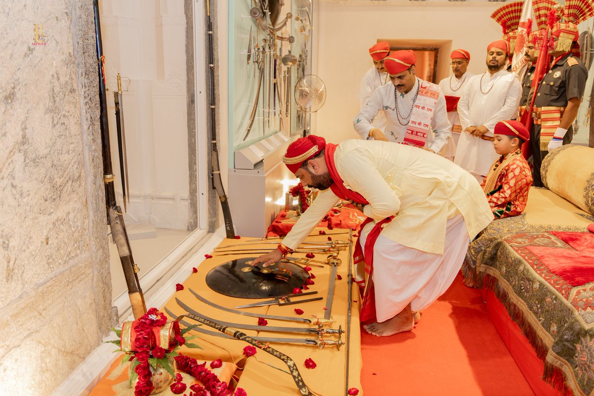 lakshyarajmewar's tweet photo. योद्धा के लिए शस्त्र केवल हथियार नहीं, वे उसकी विरासत और धरोहर हैं। ये शस्त्र सम्मान के रक्षक, धर्म के प्रहरी और पराक्रम के अमर प्रतीक बनकर हर युग में वीरता की ज्योति प्रज्वलित करते आए हैं।

शस्त्र पूजन के इस पावन अवसर पर हम इन दिव्य शस्त्रों को नमन करते हुए अपने पूर्वजों की अदम्य वीरता, उनके बलिदान और मातृभूमि की रक्षा हेतु रची गई गौरवगाथाओं को स्मरण करते हैं।
ये शस्त्र केवल धरोहर नहीं, बल्कि रक्त और त्याग से पावन हुई हमारी अमर विरासत हैं—वंश दर वंश शौर्य और साहस की गवाही देती हुई।

यह परंपरा हमें हमारी जड़ों से जोड़ती है और यह संकल्प दृढ़ करती है कि मेवाड़ की आत्मा, उसकी गौरवमयी परंपरा और अमर वंशावली युगों-युगों तक अजेय और अमर बनी रहेगी।

To a warrior, weapons are guardians of honour, protectors of dharma, and sacred heirs of a warrior’s legacy.

In Shastra Poojan, we bow before these weapons and honour the courage of our ancestors, the sacrifices they made, and the battles they fought to protect our motherland.
These blades have stood by our forefathers through blood, sweat, and sacrifice, becoming more than heirlooms—they are our living testaments of valour.

From generation to generation, they bind us to our roots, reminding us that the spirit of Mewar will remain eternal.

#ShastraPoojan #Shastra
#Dussehra #Vijayadashami
#Bravery #Honour #Warrior
#Ancestor #Sacrifice #Sword
#Mewar #Heritage #Tradition
#Courage #Legacy #Strength
#Armaments #Armour #Valour
#EternalMewar #GoodOverEvil
#LRSM #Udaipur #SaveWater