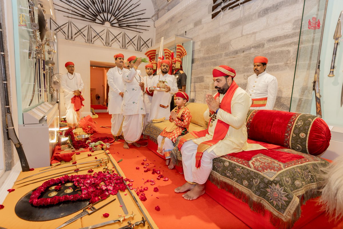 lakshyarajmewar's tweet photo. योद्धा के लिए शस्त्र केवल हथियार नहीं, वे उसकी विरासत और धरोहर हैं। ये शस्त्र सम्मान के रक्षक, धर्म के प्रहरी और पराक्रम के अमर प्रतीक बनकर हर युग में वीरता की ज्योति प्रज्वलित करते आए हैं।

शस्त्र पूजन के इस पावन अवसर पर हम इन दिव्य शस्त्रों को नमन करते हुए अपने पूर्वजों की अदम्य वीरता, उनके बलिदान और मातृभूमि की रक्षा हेतु रची गई गौरवगाथाओं को स्मरण करते हैं।
ये शस्त्र केवल धरोहर नहीं, बल्कि रक्त और त्याग से पावन हुई हमारी अमर विरासत हैं—वंश दर वंश शौर्य और साहस की गवाही देती हुई।

यह परंपरा हमें हमारी जड़ों से जोड़ती है और यह संकल्प दृढ़ करती है कि मेवाड़ की आत्मा, उसकी गौरवमयी परंपरा और अमर वंशावली युगों-युगों तक अजेय और अमर बनी रहेगी।

To a warrior, weapons are guardians of honour, protectors of dharma, and sacred heirs of a warrior’s legacy.

In Shastra Poojan, we bow before these weapons and honour the courage of our ancestors, the sacrifices they made, and the battles they fought to protect our motherland.
These blades have stood by our forefathers through blood, sweat, and sacrifice, becoming more than heirlooms—they are our living testaments of valour.

From generation to generation, they bind us to our roots, reminding us that the spirit of Mewar will remain eternal.

#ShastraPoojan #Shastra
#Dussehra #Vijayadashami
#Bravery #Honour #Warrior
#Ancestor #Sacrifice #Sword
#Mewar #Heritage #Tradition
#Courage #Legacy #Strength
#Armaments #Armour #Valour
#EternalMewar #GoodOverEvil
#LRSM #Udaipur #SaveWater