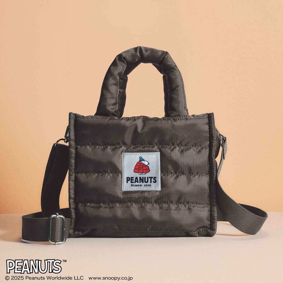 新発売♪ˊ˗『InRed』2025年11月号
🔗store.tkj.jp/shopdetail/000…

|◤特別付録◢|
刺繍タグが可愛い！
#SNOOPY［スヌーピー］
2WAYキルティングバッグ

取り外し可能なショルダーストラップ付きで、斜め掛けにも手持ちにもできる優れもの✨
ちょっとしたお出かけに便利です🎵

#宝島ch #雑誌付録 #PEANUTS