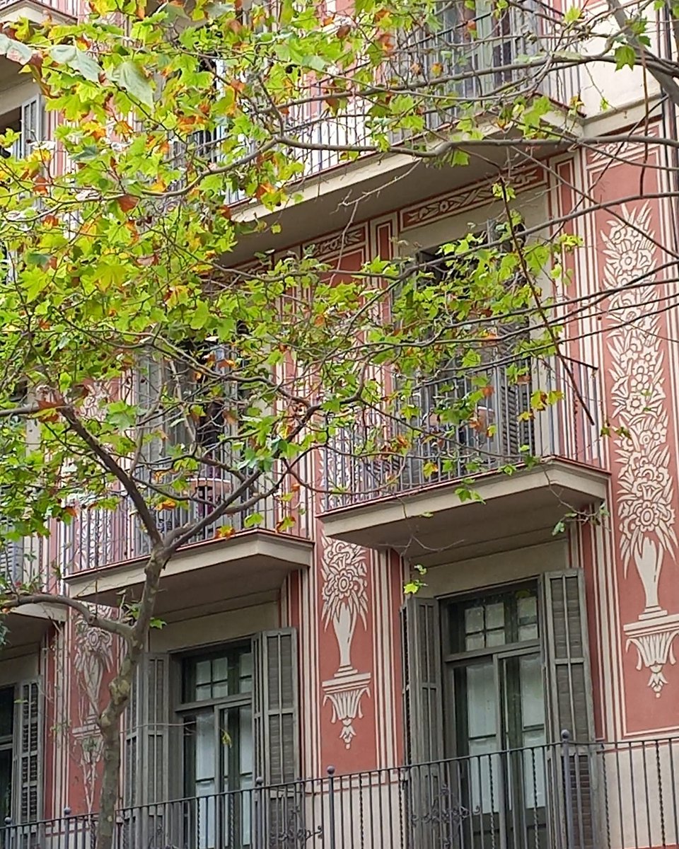 PaisatgesC's tweet image. Passejant per Barcelona. 
Eixample. Colors. #Barcelona #bcn #Eixample #arquitectura #descobrirbcn