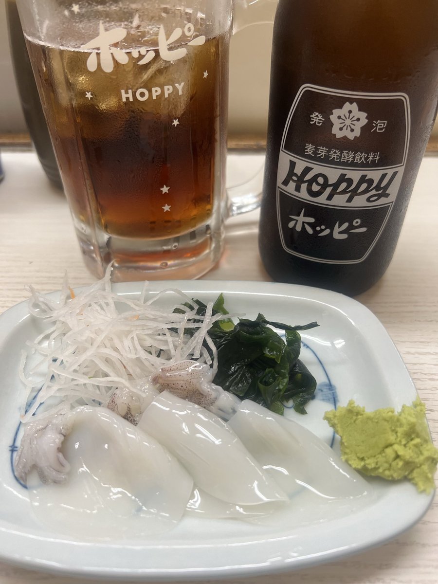 hebenoleke's tweet photo. 一平ランチ呑み
#肉豆腐 
#ちくわぶ煮
#ヤリイカさし身 
#アジフライハーフ 
#黒ホッピー https://t.co/rKsmmFg0aM