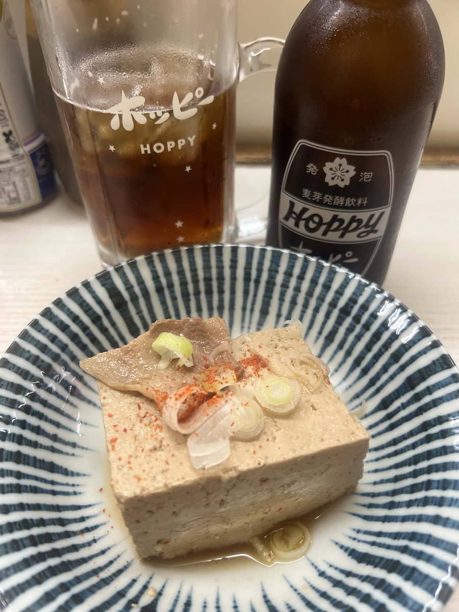 hebenoleke's tweet photo. 一平ランチ呑み
#肉豆腐 
#ちくわぶ煮
#ヤリイカさし身 
#アジフライハーフ 
#黒ホッピー https://t.co/rKsmmFg0aM