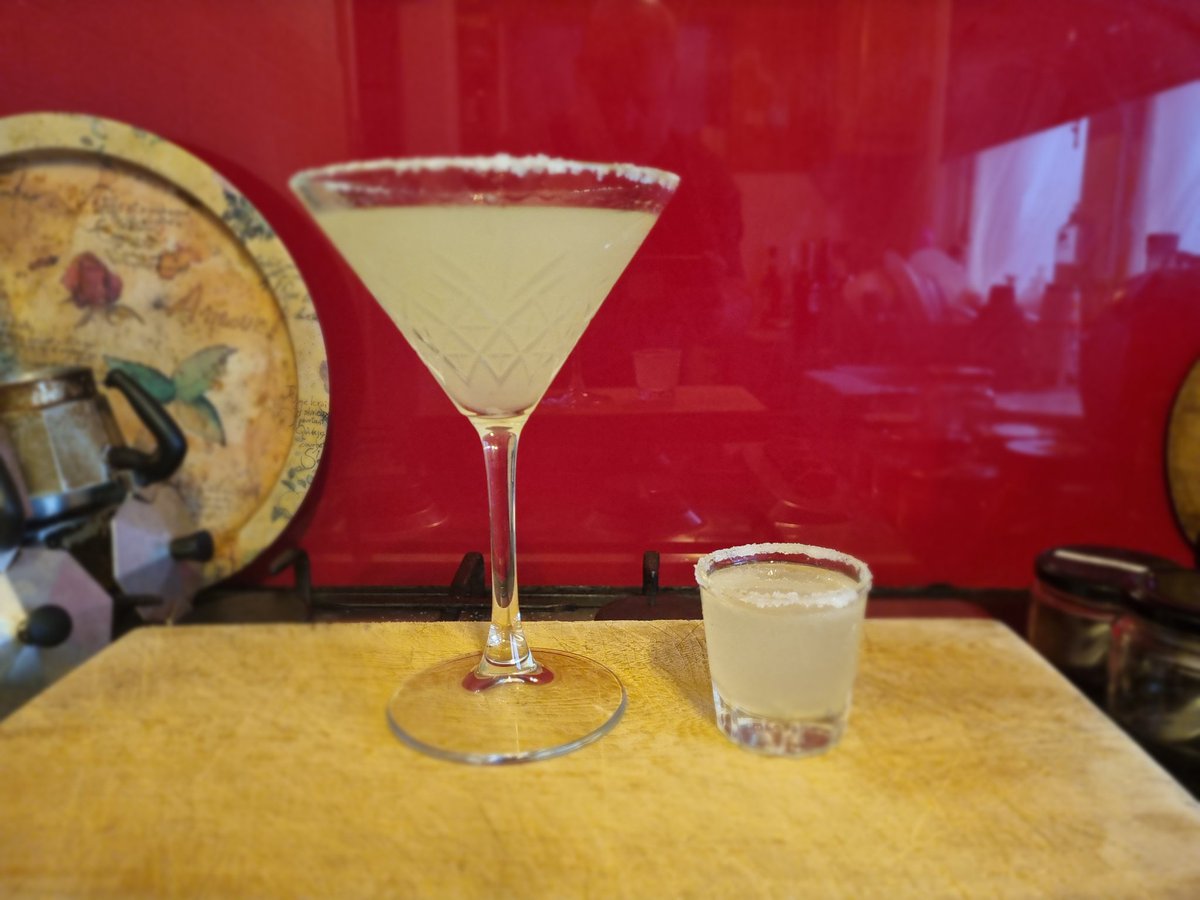 werriskneebone's tweet image. #HowItStarted
How it&apos;s going 🍸🍸💃🕺