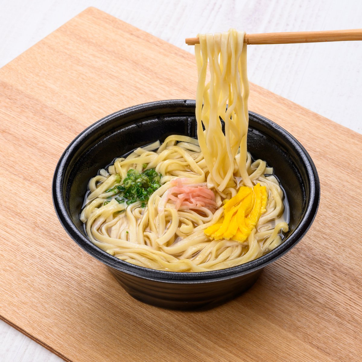 ╭━━━━━━━━━━━╮

✨出汁がさらにおいしく🍜 ✨

╰━ｖ━━━━━━━━━╯

命名「ファミンチュそば」🤩

鰹出汁や豚骨出汁などを配合した
こだわりの出汁🥢✨
麺もさらに食べ応え🆙❗

出汁の味、前と違うって思った？👀
気づいた人は「🍜 」をコメントに！