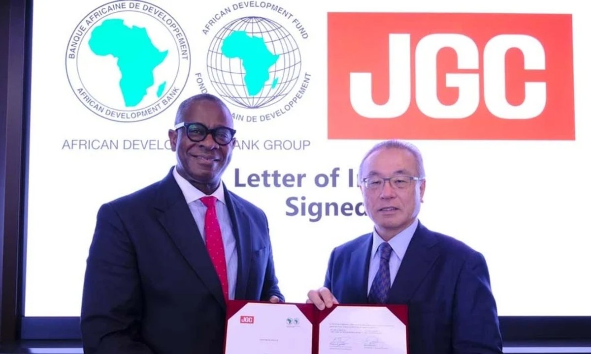AirProNews's tweet image. 🇿🇦🇯🇵 AfDB and JGC Corporation partner to boost sustainable aviation fuel in Africa, targeting 345M passengers by 2043 and supporting net-zero goals. This move blends finance, tech, and policy for greener skies. #AfricanDevelopmentBank #JGCCorporation #SustainableAviationFuel…