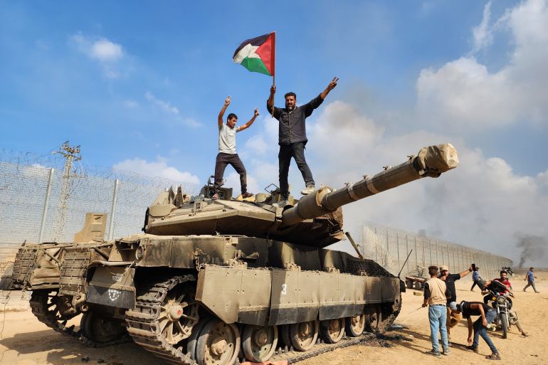 Sayed_Saber_'s tweet photo. ﴿وَذَكِّرْهُمْ بِأَيَّامِ اللَّهِ﴾
٧ أكتوبر لم يكن يوماً عابراً في الذاكرة،
كان يوماً كشف فيه الله زيفَ القوة، وعرّى وجوه الخوف في قلوب من ظنّوا أنهم لا يُقهرون.
فيه تبيّن أن الإرادة إذا صدقت، غلَبت الحديد والنار. 🇵🇸

#وذكّرهم_بأيام_الله
#٧_أكتوبر https://t.co/tPDea5wWMW