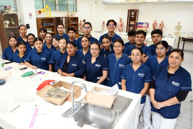 PoderNoticiaPue's tweet image. 👩‍⚕️👨‍⚕️La Licenciatura en #Podología forma profesionales en la atención integral de las extremidades inferiores del cuerpo humano

👉El 8 de octubre se realizará un simposio para conmemorar el Día Internacional de la Podología...

👉Esto te interesa: shre.ink/SlMI