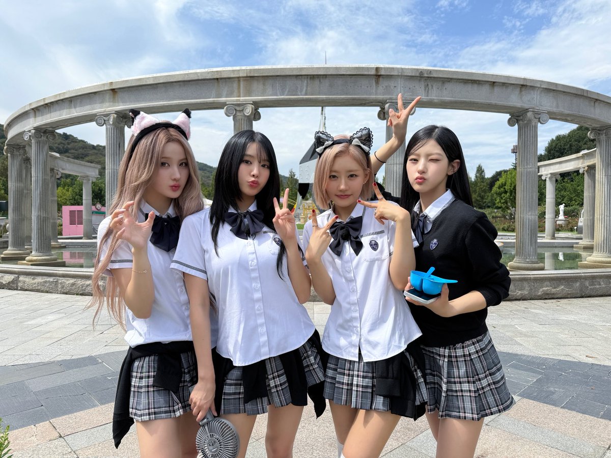 KISSOFLIFE_S2's tweet photo. [📸] 환장(?)의 나라 키오프랜드 비하인드 사진🎡

#KISSOFLIFE #키스오브라이프 #KIOF https://t.co/VU1yr5xv5x