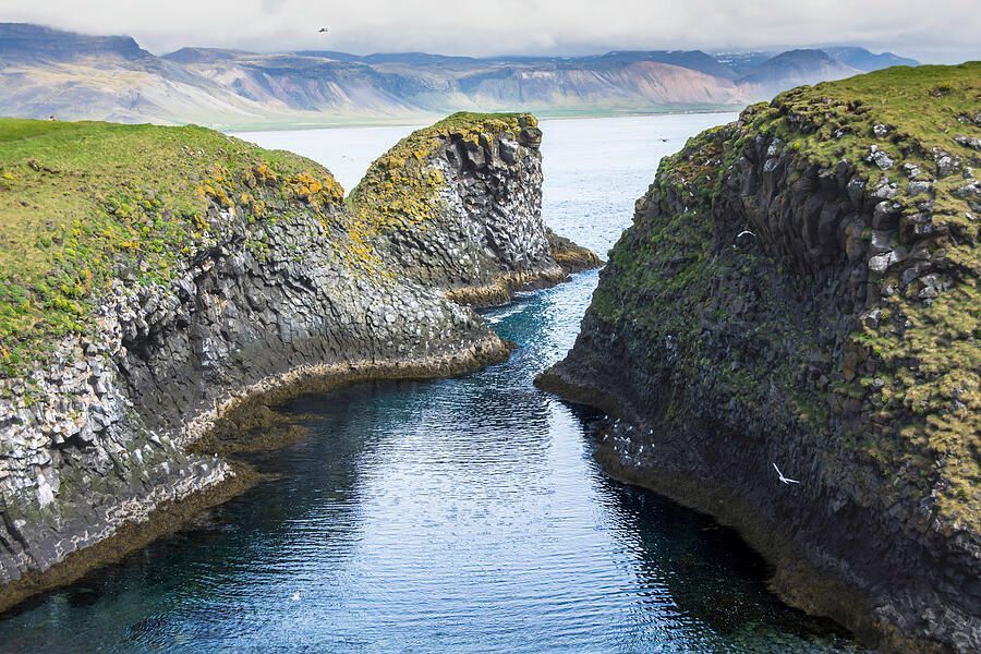 DebraMartz's tweet image. Pumpa Ravine at Arnarstapi by @debramartz
Along the beautiful cliff walk.
debra-martz.pixels.com/featured/pumpa… 

#Pumpa #Arnarstapi #Iceland #Snaefellsnes #Peninsula #seabirds #seacliffs #inlet #bay  #giftideas#photography #PhotographyIsArt #BuyIntoArt #AYearForArt #WallArt #HomeDecor