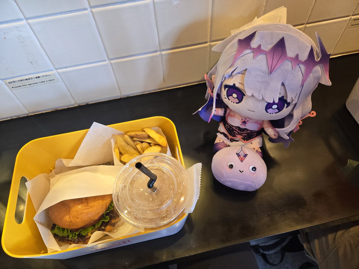Went to Henry's Burger in Shibuya for some wagyu burger. It did not disappoint.
#LMOAI
#pebblesona
