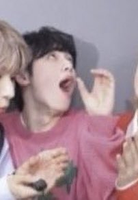 xdinaryorgia's tweet image. bro: porqué me alburean tanto?
las poses que hace bro: