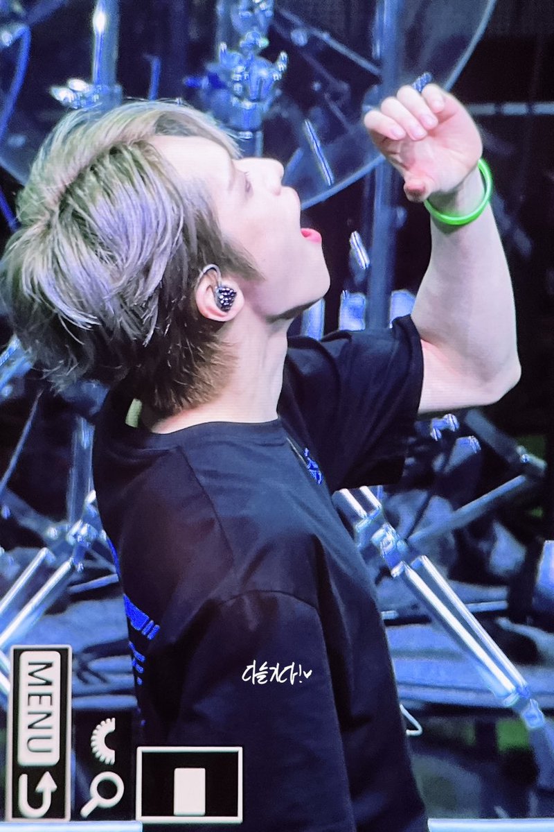 xdinaryorgia's tweet image. bro: porqué me alburean tanto?
las poses que hace bro: