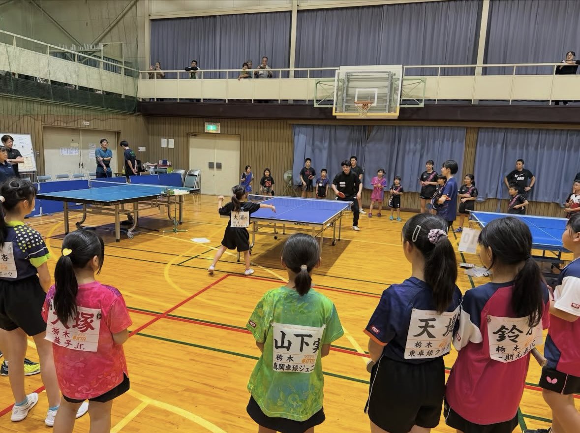 卓球ジュニアサポートジャパンが主催する講習会で真岡女子高校さんに行かせていただきました🏓

バタフライがスポンサーとなり、47都道府県に村上さんが自ら赴き指導する
「村上やすかず✖️バタフライ新卓球レッスン」
が新しくスタートです☺️

栃木県のトップ選手が集まり、熱心に参加してくれました🏓