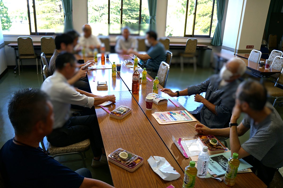 9/27（土）に中央委員会を開催しました。
情勢や活動の報告、10月から始まる今年度の確定交渉へ向けての要求や課題、国人勧の概要についても確認しました。
中央委員会前の時間にはランチ会も実施し、和気藹々とした雰囲気で交流が行われました。
