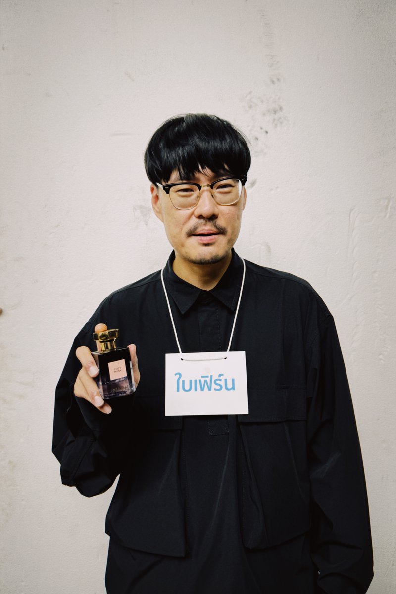 BEHIND THE SCENT (ที่ทำให้คุณมี scene) 02
: ไอเดียที่ทำให้ผม ทีมงาน เอเจนซี่ ลูกค้า ต้องมีซีน แบบไม่มีออปชั่น - เรื่องสุดกลุ้มใจมันก็เริ่มขึ้นหลังจากคอนเซปต์ 'ทุกคนต้องเล่น' ได้เริ่มขึ้น / อ่านเต็มๆที่ : facebook.com/share/p/1FAJ9j…