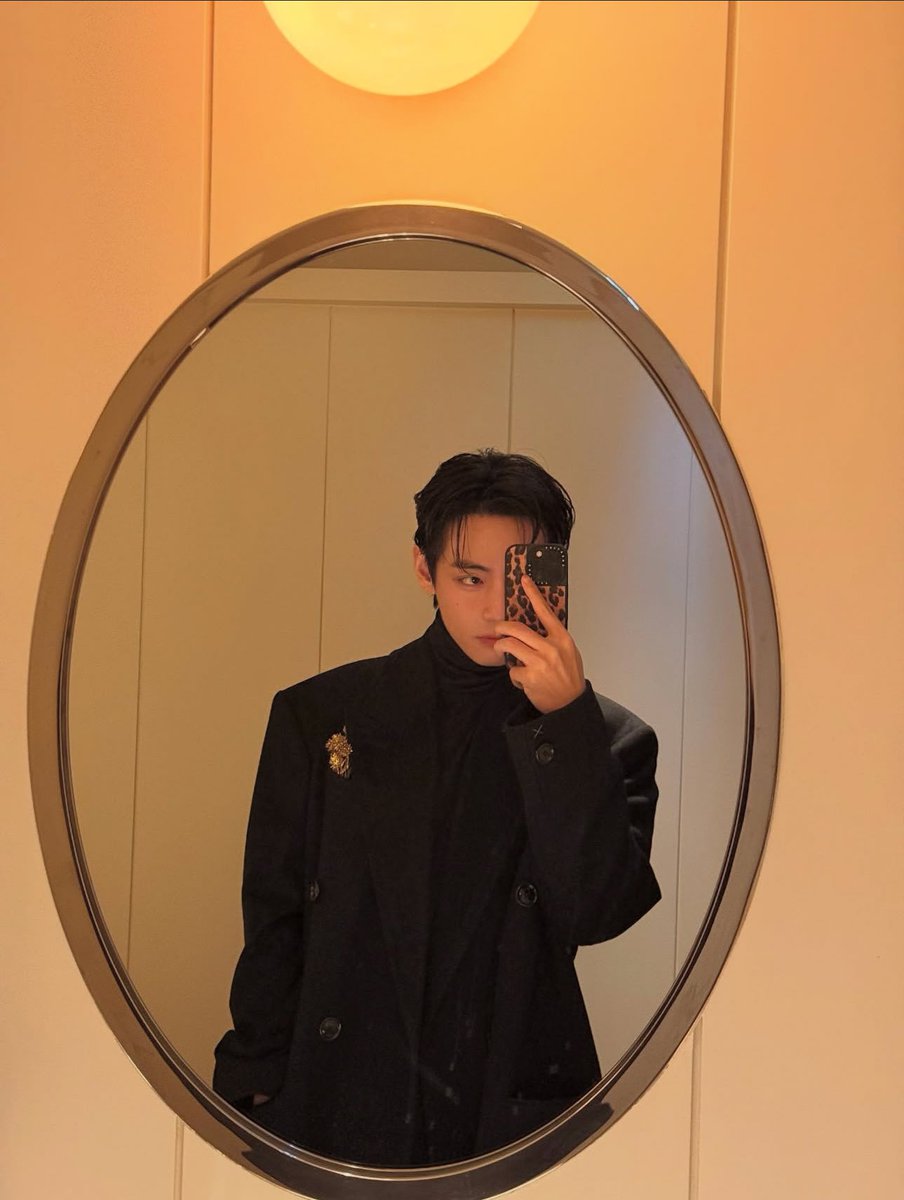 Tae Crew, Today is the last tracking day of EMV !! Keep the hype up 

🎯 - 500 RTs and 250 Replies 

V FOR PARIS FASHION WEEK
CELINE AMBASSADOR TAEHYUNG
#VxCELINEPFW #CELINESUMMER2026 #TAEHYUNGxCELINE <a href="/celineofficial/">CELINE</a>