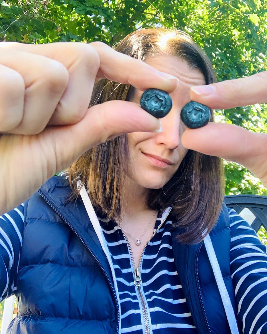 思わずやりたくなる…
今日は #BlueberryEyes でブルーベリー愛をシェア！
#USブルーベリー は手軽で #ヘルシー。😎