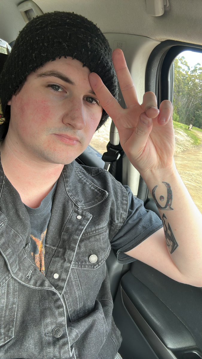 Pravvvvy's tweet photo. This time tomorrow I shall be on my way to Melbourne for a fun week of pax shenanigans, who else is going to be there? 👀👀 https://t.co/64tYillJ7z