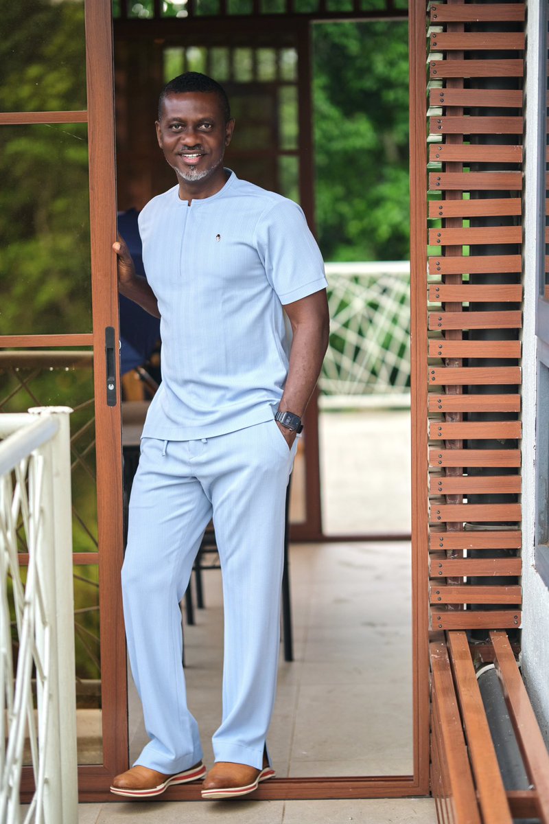 The best birthday present I got on my 51st birthday is LIFE, along with good health, family, contentment and a whole lot more. And I’m grateful to God for all that.🙏🏾

The next best present I got will be unveiled at 3pm today. 

Any guesses? 😊

#IzzyAt51
👕👖Bondaana
📸 Samuel