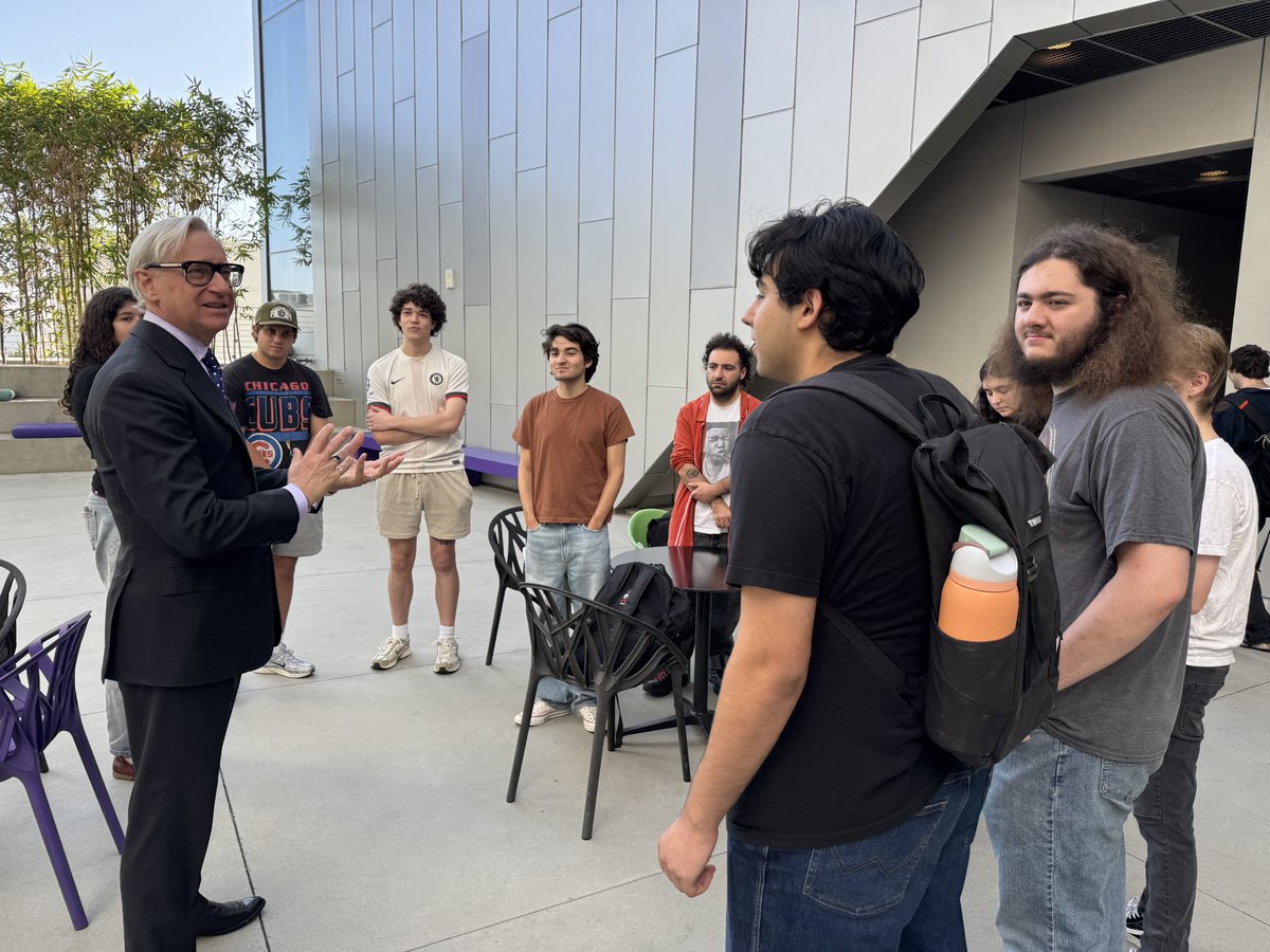 Thank you <a href="/paulfeig/">Paul Feig</a> for sharing stories about directing films like #Bridesmaids, answering audience questions, spending time with our <a href="/ComedicArtsEC/">Comedic Arts Emerson</a> Comedy Conservatory students, and offering great filmmaking advice today! 🤩🤩