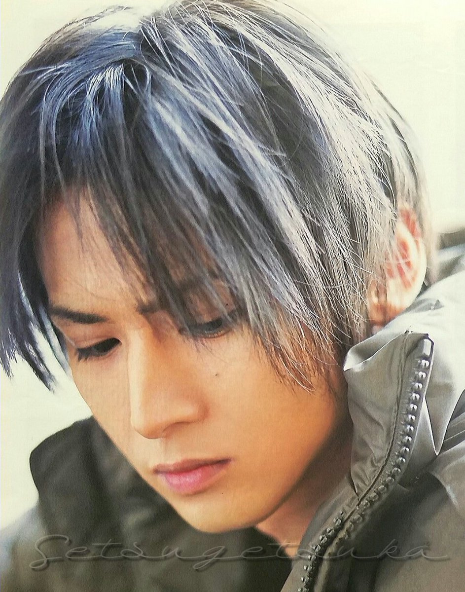 setsugetsuka_51's tweet image. 古いデータ削除しまくってたら出てきた光一さん…何でもない普通のショットなのに細くて綺麗な髪の毛、俯いた長いまつ毛とおった鼻筋と顎のライン全てがパーフェクト過ぎてゲームの中の人みたい
#堂本光一
#FF