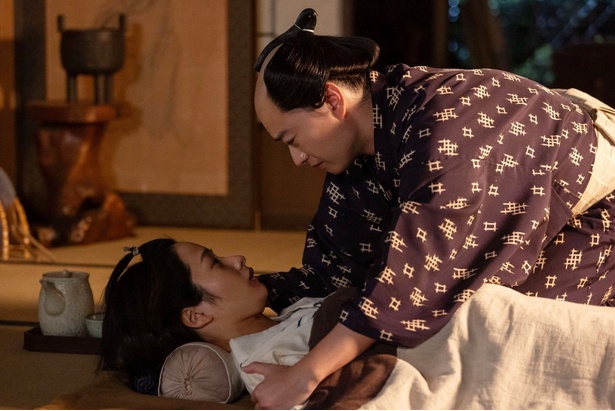 thetvjp's tweet image. #染谷将太“歌麿”が #藤間爽子“きよ”の顔を
一心不乱に写し取る…
視聴者も涙の壮絶な運命＜#べらぼう＞ 

▼記事の続きはこちら【ほか写真あり】
thetv.jp/news/detail/12… 

#横浜流星