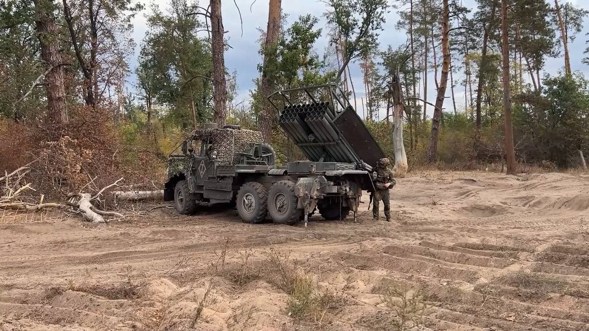 TheGreyPatriot_'s tweet photo. ๐ท๐บ Today's work of 9K55 "Grad-1" MLRS unit from 37th Motorized Rifle Regiment of 25th Combined Arms Army within Group of Forces "Zapad" in Krasnolimansk direction.
#Russia #Russian #Russians #Today #SVO #Military #Army #Grad1 #MLRS #Rocket #Missile #Launcher #Tactical #Z https://t.co/t8m3B7YgS9