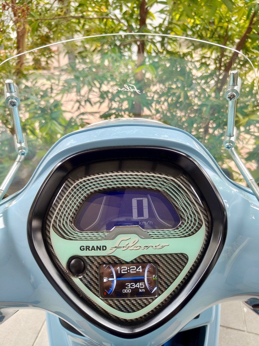 Sebelum shell sempet kosong di mana-mana, 2 hari sebelumnya udah isi full. Skrg tinggal setengah, kalo abis bakalan pertama kalinya ke si merah ini mah 😂