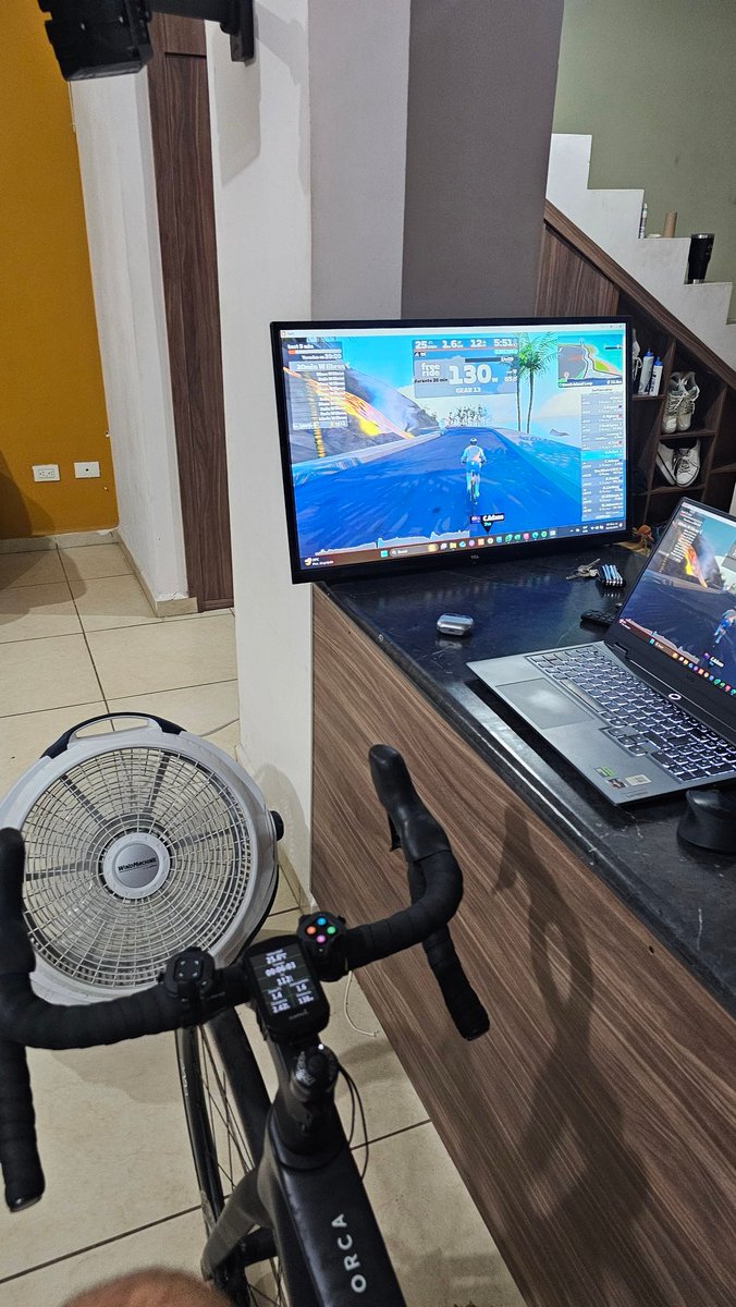 Sebas8AGtz's tweet photo. Mientras toda la empresa esta echando cheve el fin de semana... yo en corto. https://t.co/Z5CtI0behL