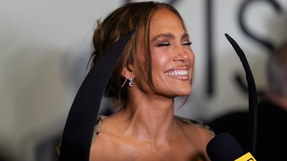 jlo tweet media