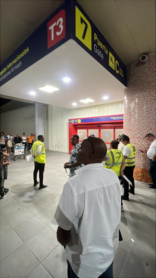 yeniseybm's tweet photo. Bagaglio di medicinali arrivato a Cuba e consegnato! Da oggi inizieranno le donazioni! 
Grazie a tutti gli amici che hanno sostenuto questa iniziativa solidale per aiutare i cubani!
Verranno pubblicate le foto delle consegne in giro!

❤️🇨🇺 https://t.co/EDTXrN4ALv