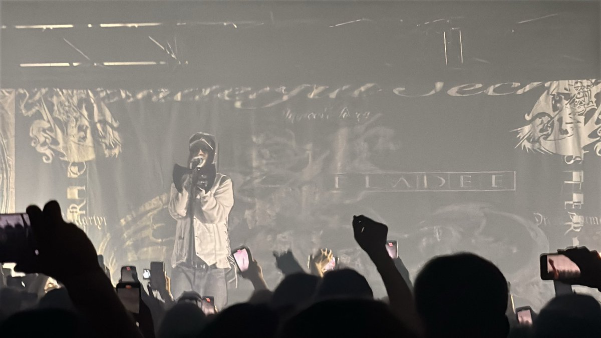 xKevnn's tweet image. Bladee Martyr Tour🙏