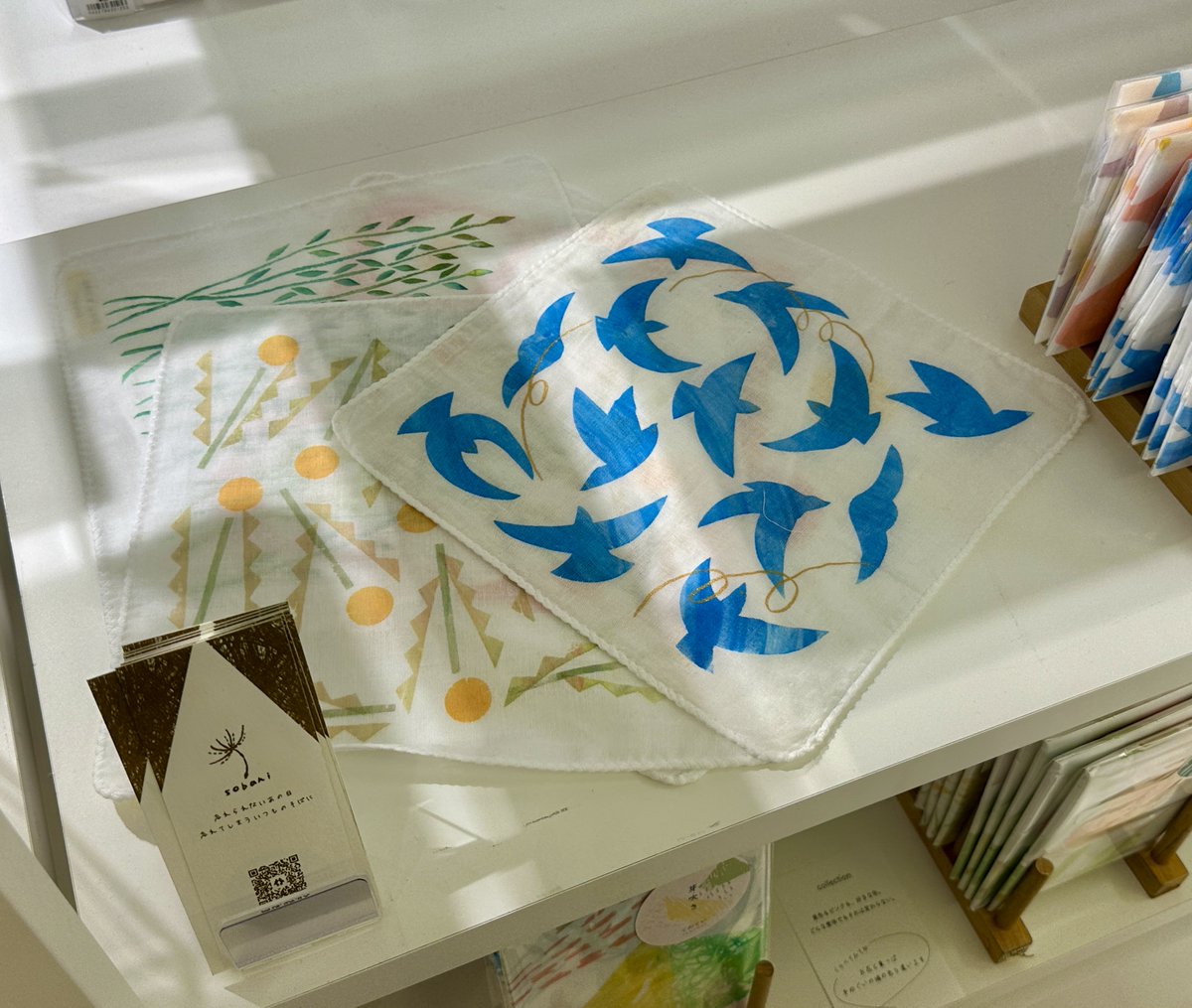 LOFT_KICHIJOJI's tweet photo. \北海道のクリエーターPOPUP「HOCLIP」開催中/
~クリエイター紹介~
「sobani(ソバニ)」
色の混ざり方が都度変化する
一期一会の
シルクスクリーン作品です。
■期間:10/1(水)~10/19(日)
※最終日は午後5時閉場
インスタグラム
https://t.co/UPngsRnHNE
#HOCLIP #北海道 #sobani https://t.co/pHu7HEXMsq