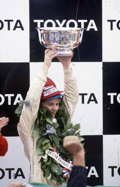 #F1 #OnThisDay, October 7th 1979. The #USGP at <a href="/WGI/">Watkins Glen International</a> saw only 7 cars making the finish. Gilles Villeneuve (<a href="/ScuderiaFerrari/">Scuderia Ferrari HP</a> ) was victorious ahead of René Arnoux (Renault) and Didier Pironi (Tyrrell). youtube.com/watch?v=28Z3oI… #MsportXtra <a href="/UnracedF1/">UnracedF1</a>