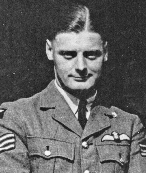 pettore's tweet photo. Lost his life this day 7th.October 1940.

PO. Harold John Akroyd.
One of THE FEW.
https://t.co/2YqVV196TM

In combat with enemy fighters over Lyme Regis, he was shot down in his Spitfire. He was severely burned and died the next day. https://t.co/tZk0yoSie3
