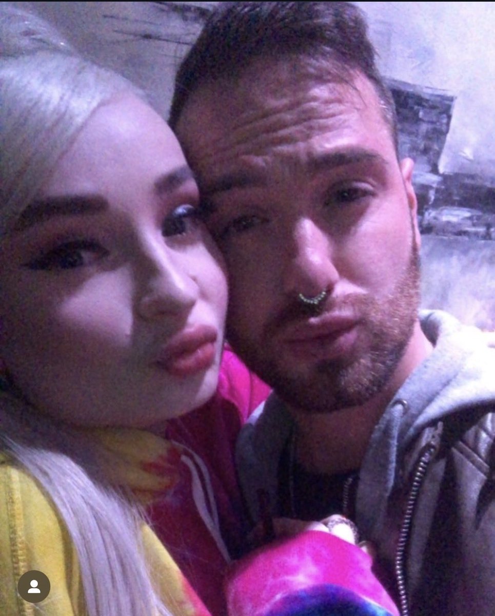 Timmaybae's tweet photo. @kimpetras Ahhhh please queen! 😘❤️

Throwback from like 2019 when I was super drunk and met you 😅 https://t.co/0O1ISzPS5j