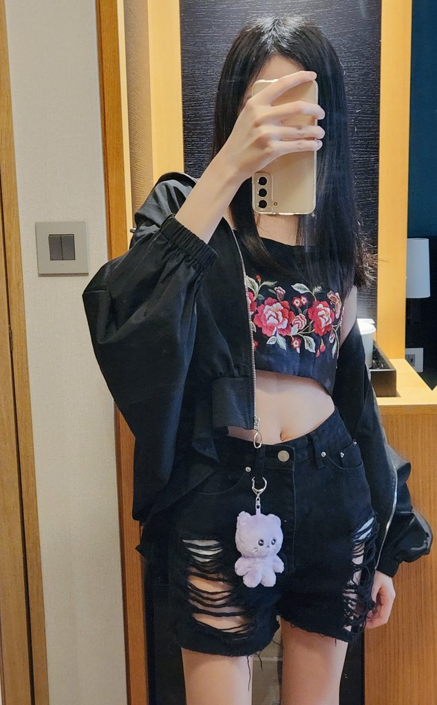 지난주에 UIST 부산을 갔다왔다.. 밥을 이렇게 잘 주는 학회 처음이어서 감동했다 그리고 포스터발표를 하다가 죽을뻔했다 포스터는 목소리작은사람이 가는 지옥인거야