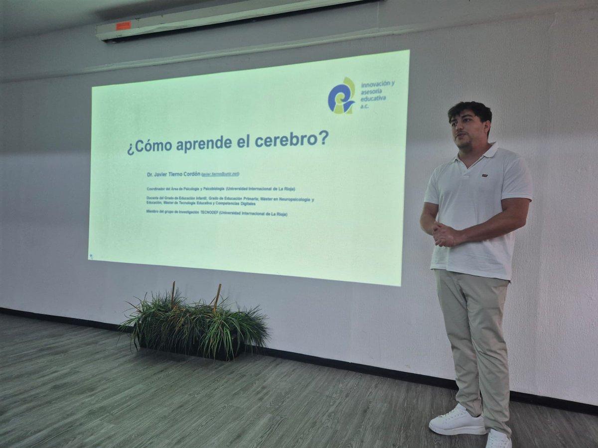 📸 Nuestro compañero Javier Tierno Cordón participó en el Seminario Educativo Internacional de Nayarit 2025 con la conferencia 🧠 “Cerebro y Aprendizaje”.
¡Orgullo ver su trabajo en un evento internacional! 🌍✨