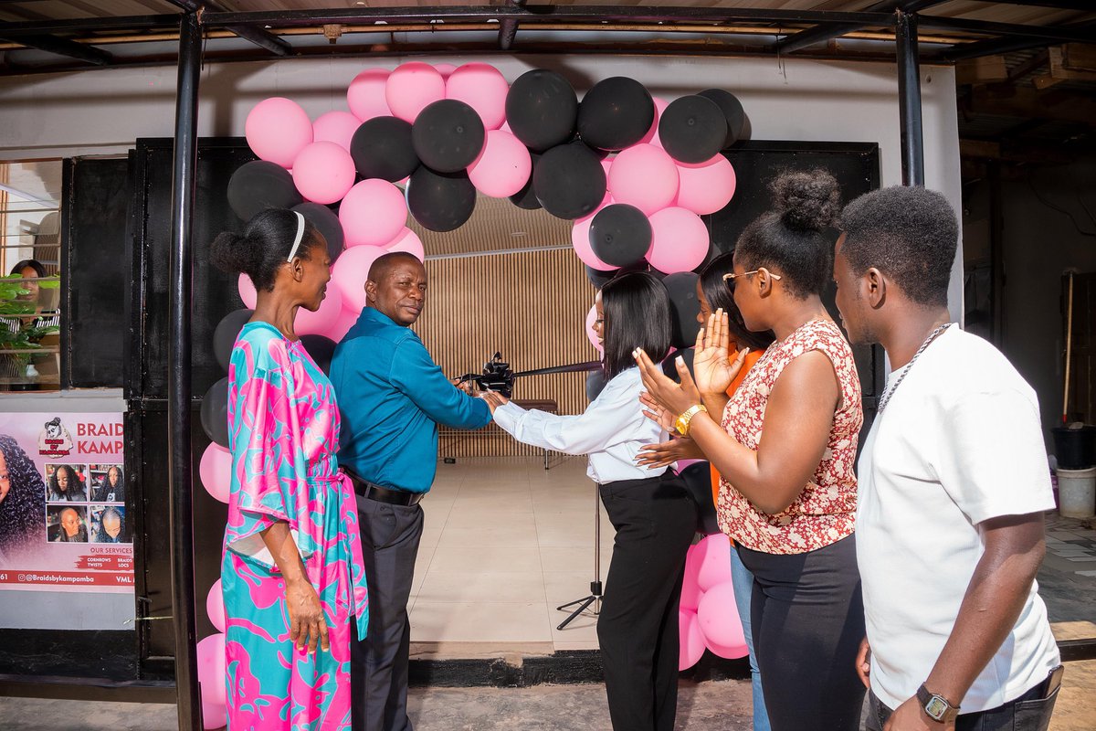 My name is Kampamba Mulenga 
I am a kitwe based hairdresser who recently opened a salon.
Braidsbykampamba Hairsalon aka BBK.
Pleasw if you stay in kitwe, please visit us, confidence comes with good hair❤️
I am located in kitwe riverside vml market. 
0971818761