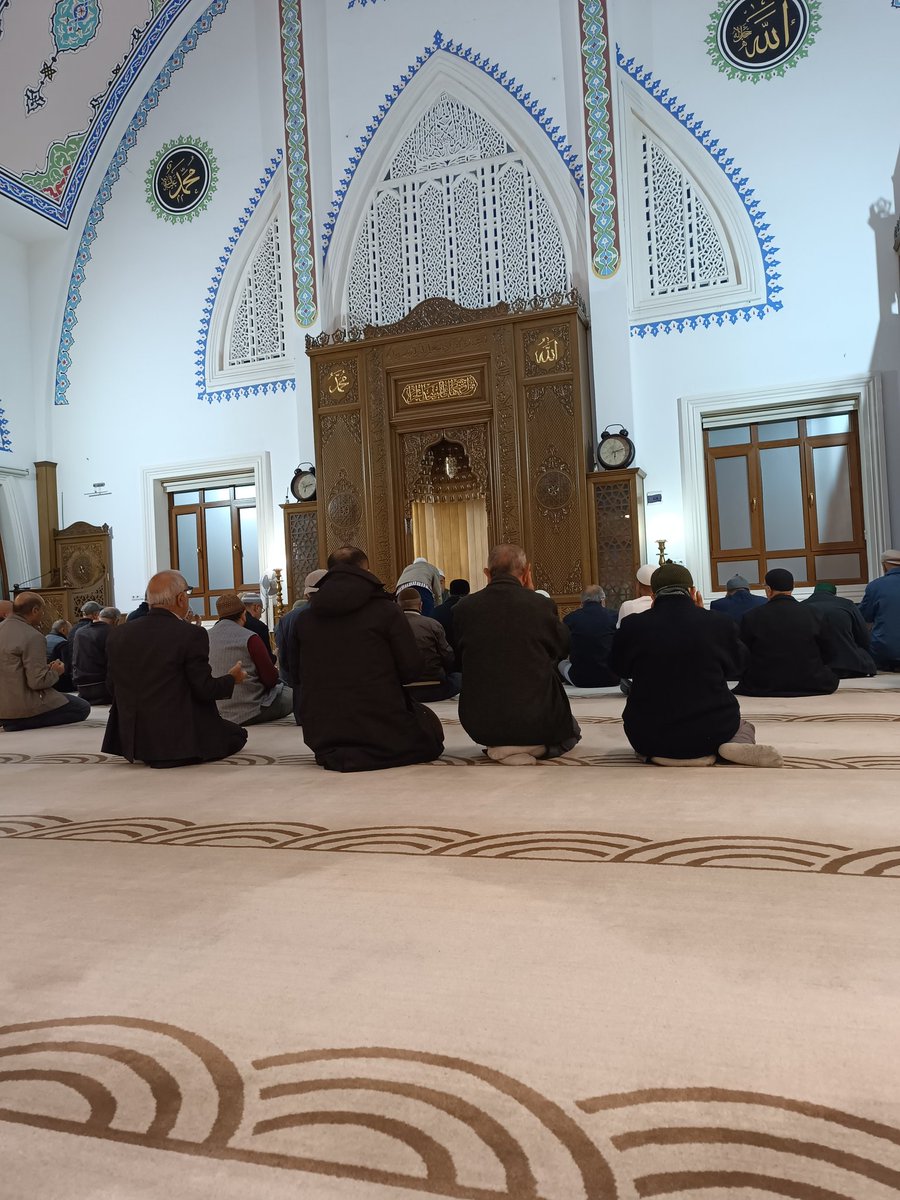 Birlikte Edilen Dualar, Zulmün Karanlığını Aydınlatır

Gazze’de yaşanan acılara duyarsız kalmamak adına Kulu Müftülüğü koordinesinde sabah namazı buluşması gerçekleştirildi.
Programda, Gazzeli mazlumlar için dualar edilerek kardeşlik ve dayanışma vurgusu yapıldı.