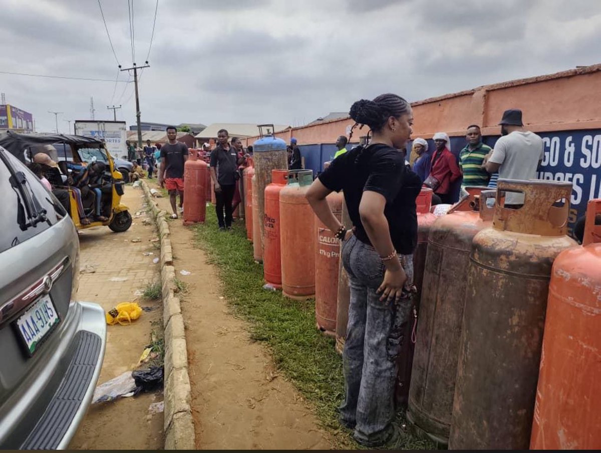 _nonconformist1's tweet image. This is not how a country’s citizens should live life…… We live like we are in a war torn country. This is just unimaginable!!! tinubu and his band of thieves are destroying Nigeria!!
This picture was taken by my sister, a serving red neck ranked military personnel.