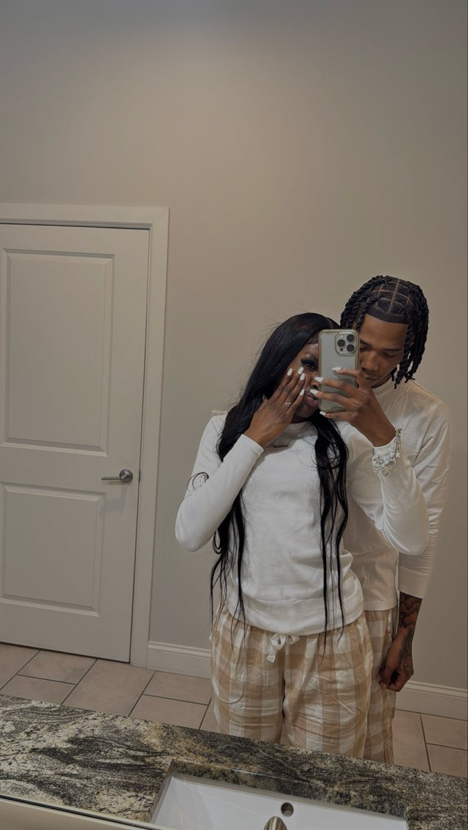 carriebandz_'s tweet image. 🍂🎃 #couples #fall #matchingpjs 🍁🍂