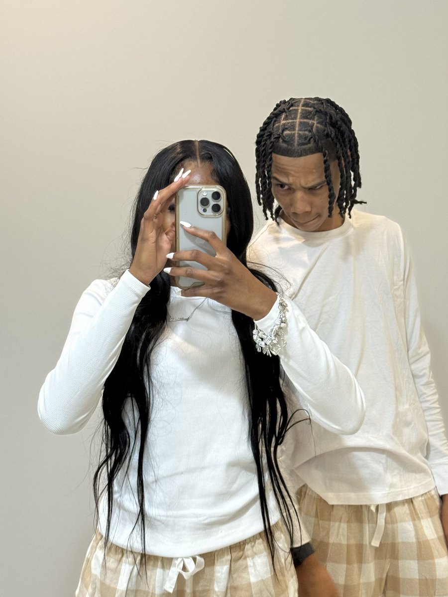 carriebandz_'s tweet image. 🍂🎃 #couples #fall #matchingpjs 🍁🍂