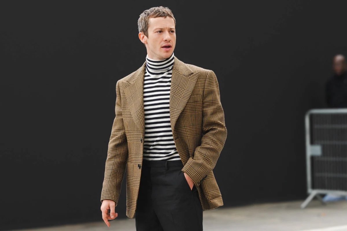 joequinnhq's tweet image. 🔴 Joseph Quinn at the Valentino show in Paris.